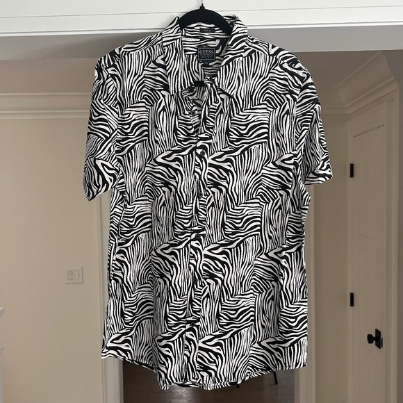 Men's GUESS Slim Fit Short Sleeve Military Inspired Zebra Shirt - Size Men's L - Picture 1 of 15